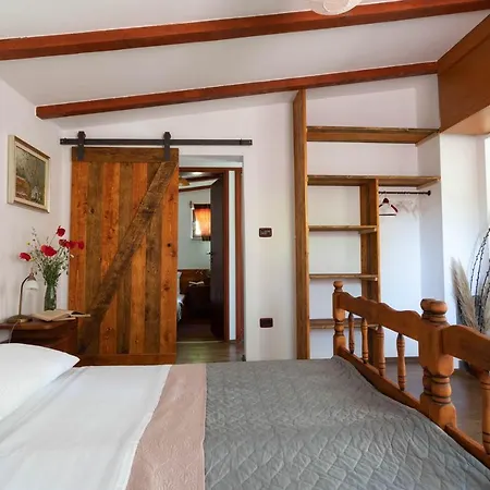 House Rabota Pula